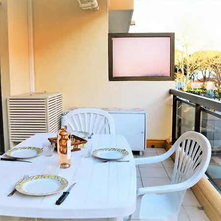 Apartmán Climatise, 4 Couchages, A 2 Pas De La Au Lavandou - Fr-1-251-93