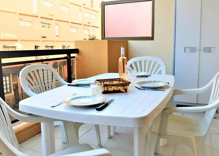 Apartmán Climatise, 4 Couchages, A 2 Pas De La Au Lavandou - Fr-1-251-93