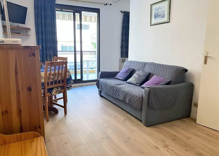 Climatise, 4 Couchages, A 2 Pas De La Au Lavandou - Fr-1-251-93 Lägenhet *