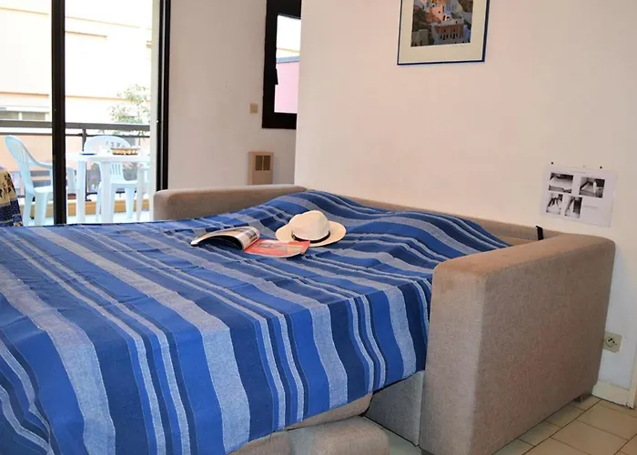 Climatise, 4 Couchages, A 2 Pas De La Au Lavandou - Fr-1-251-93