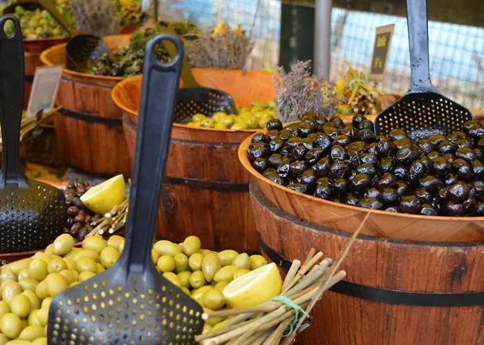 Climatise, 4 Couchages, A 2 Pas De La Au Lavandou - Fr-1-251-93 Le Lavandou